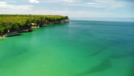 Aerial-Ascent-Toward-Rock-Cliff-Coastline,-Pictured-Rocks-National-Lakeshore,-Michigan