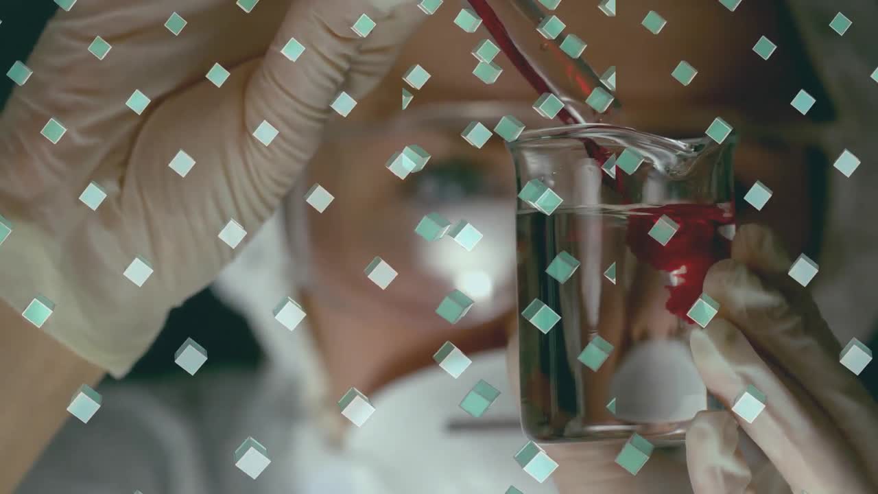 animación de filas de cubos verdes sobre una científica caucásica que sostiene un tubo de ensayo y un vaso