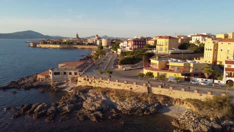 The-popular-tourist-destination-of-Alghero-in-Sardinia,-Italy