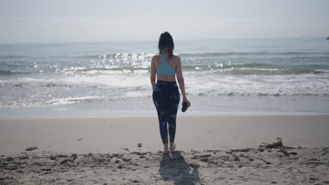 mujer en la playa
