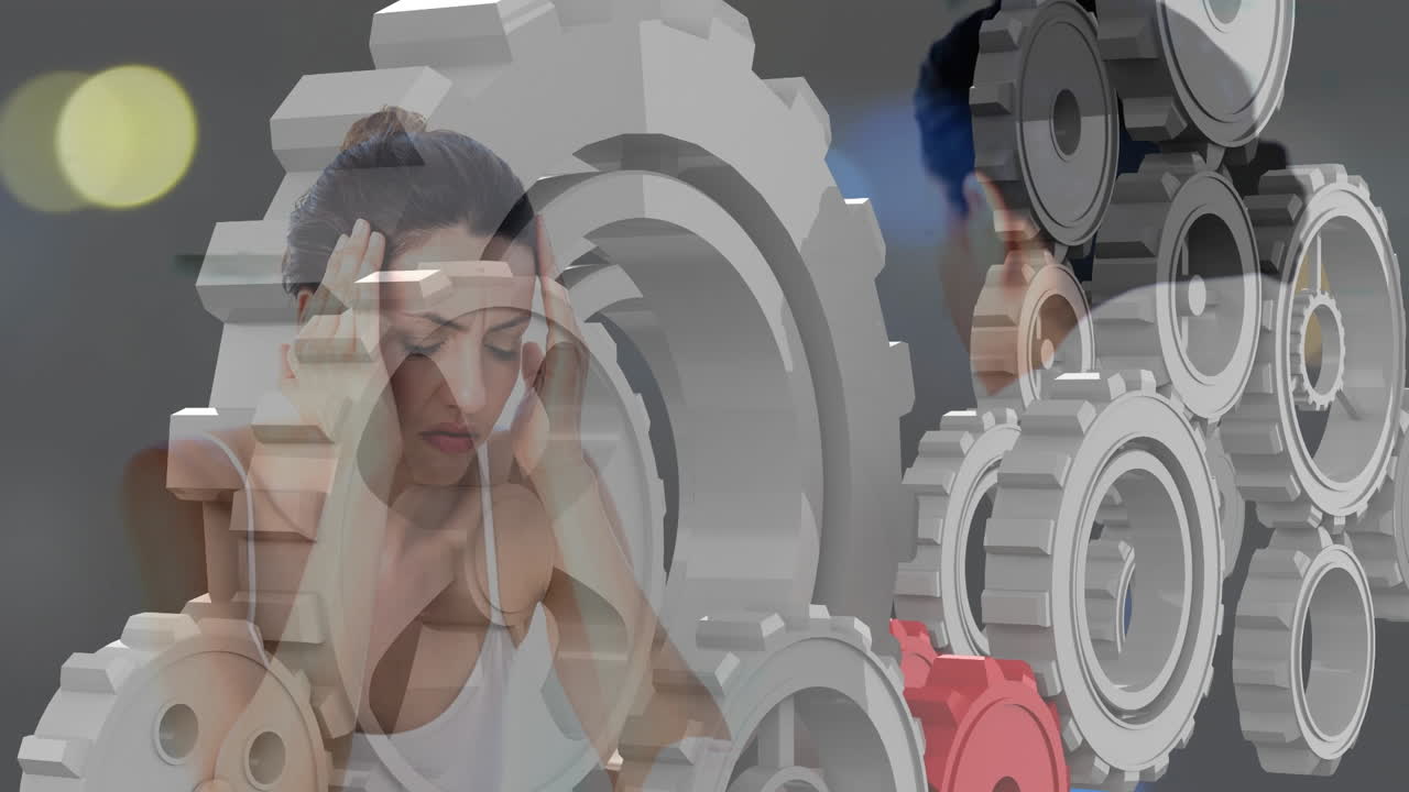 animación del tráfico nocturno y engranajes sobre mujer caucásica con dolor de cabeza