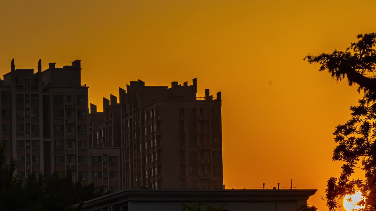 paisaje de espejo aéreo ciudad atmosférica verano de horizonte y moderno hito rascacielos edificio con flujo de tráfico en el conjunto