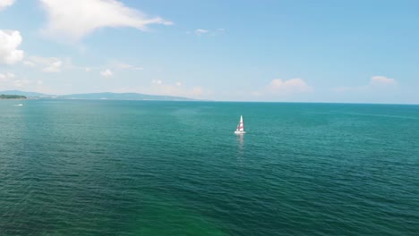 Toma-Aérea-De-Un-Velero-Lejos-En-El-Mar---Lozenets,-Bulgaria-1