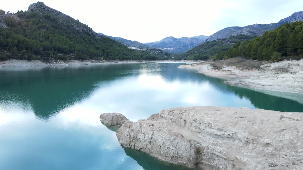 Serene Mountain Lake Scenery with Hikers