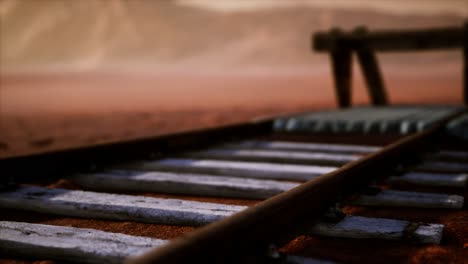 Vías-De-Tren-Abandonadas-En-El-Desierto