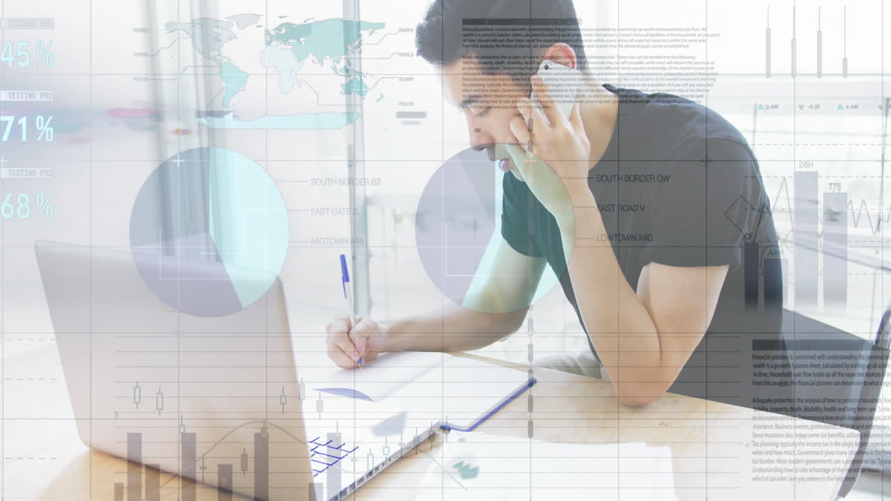 사무실에서 노트북과 스마트폰을 사용하는 아시아 사업가에 대한 금융 데이터 처리 애니메이션