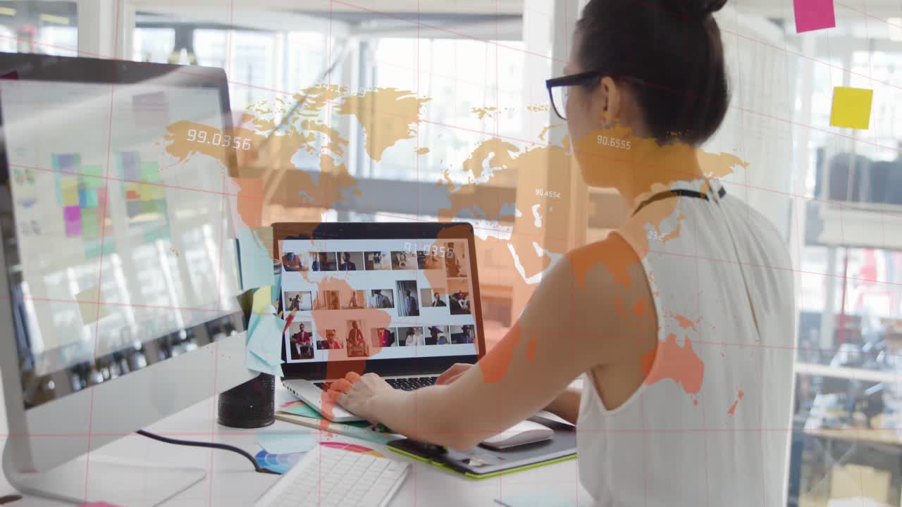 コンピュータを使用する双人女性ビジネスマンに対する金融データ処理のアニメーション