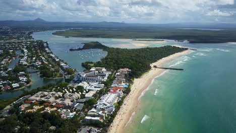 Verano-Australia-Soles-Costa-Bonitas-Maravillosas-Dron-Disparo-Escena-Oceánica-Pan-Adelante-Olas-Playa-De-Taylor-Brant-Películas