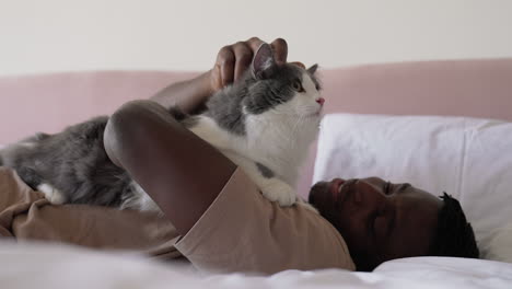 Pet-owner-with-his-cat-on-bed