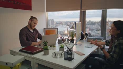 positive startupers working office closeup. friendly coworkers communicating