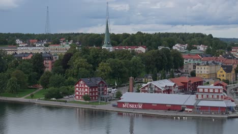 telefoto de establecimiento aéreo ciudad escandinava motala, suecia arquitectura de la casa