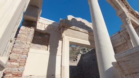 Marmorgeschnitzte-Ruinen,-Antike-Stadt-Ephesus,-Türkei
