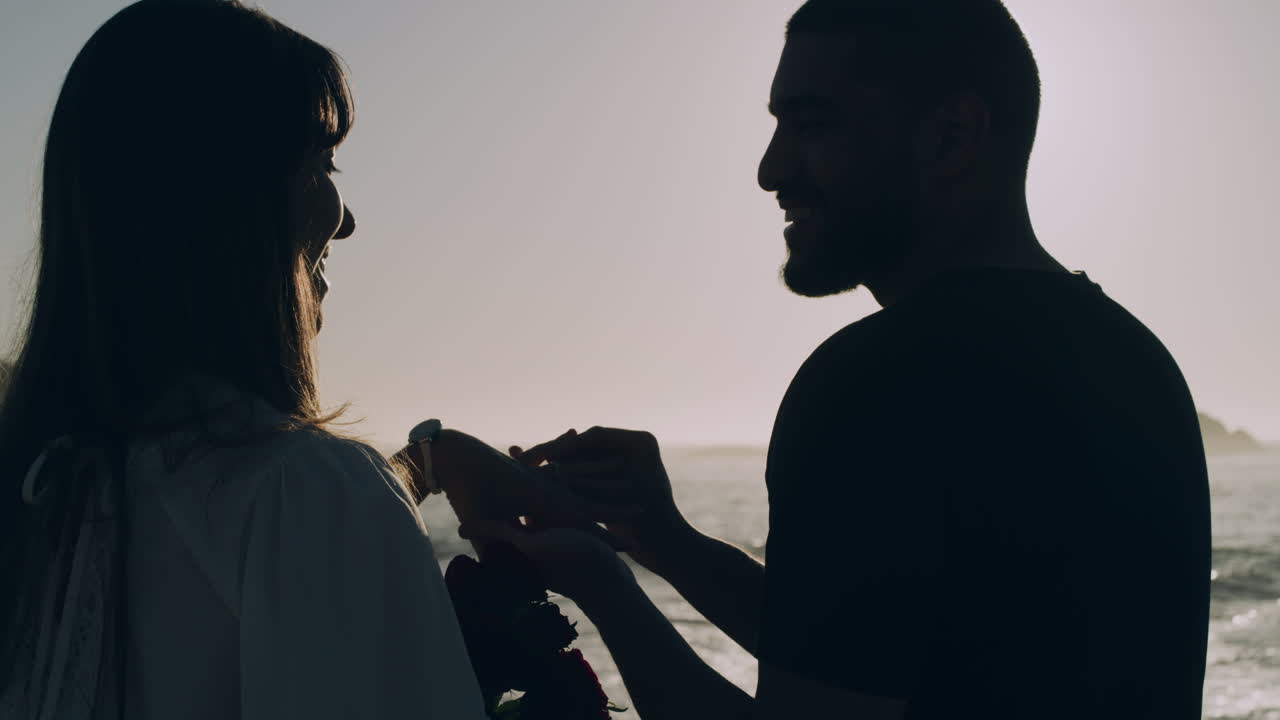 ⁇ 만적 인 남자친구 의 뒷면 실루 ⁇