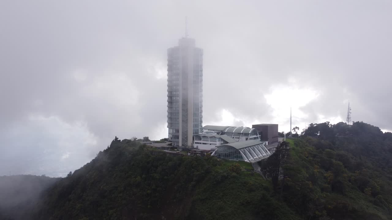 sobrevuelo orbita alrededor del hotel humboldt en el avila, caracas