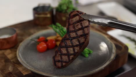 Classic-Australian-cooking-with-a-beef-stake-and-some-vegetables-as-part-of-a-restaurant-cooked-meal