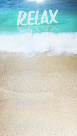 signo de playa de verano en la costa tropical con agua turquesa y cielo azul