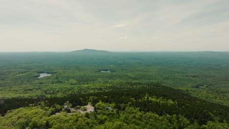 Imágenes-De-Drones-De-New-Hampshire-Mirando-El-Monte-Monadnock