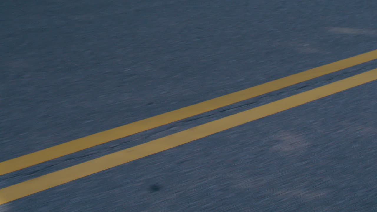 tiro de cardán de líneas que pasan por la calle