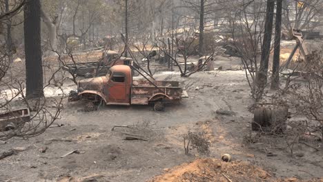 Comunidad-Quemada-Después-De-Que-Un-Incendio-Forestal-Arrasara-La-Ciudad