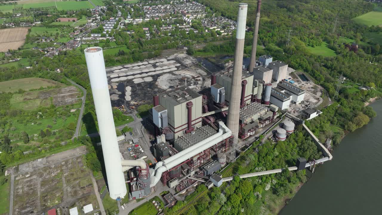 planta de energía de combustibles fósiles voerde en alemania a lo largo del río rin