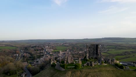 corfe castle ruins and homonym village of english countryside