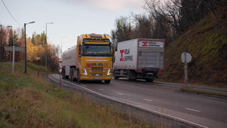 Trucks-And-Vehicles-Driving-At-The-Paved-Road-During-Sunset-In-Autumn-In-Tromso,-Norway