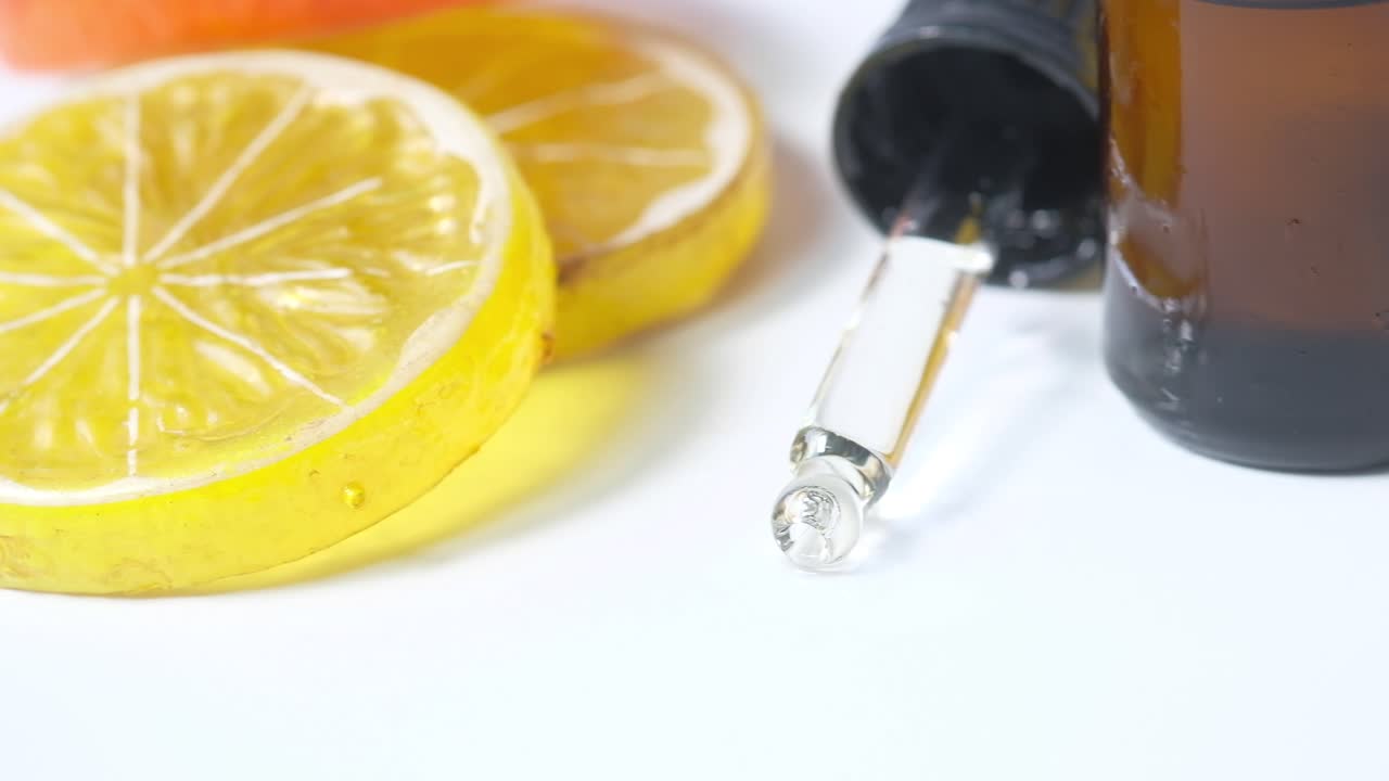 레몬 에센셜 오일 및 피부 관리