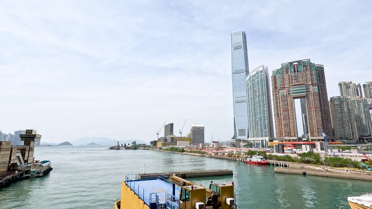 vista panorámica del horizonte frente al mar de hong kong