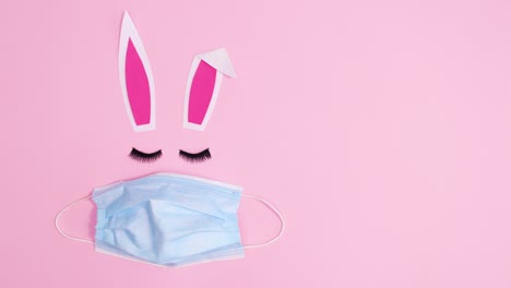 conejo de pascua creativo con máscara facial parpadeando con pestañas de los ojos. detener el movimiento de la cama plana