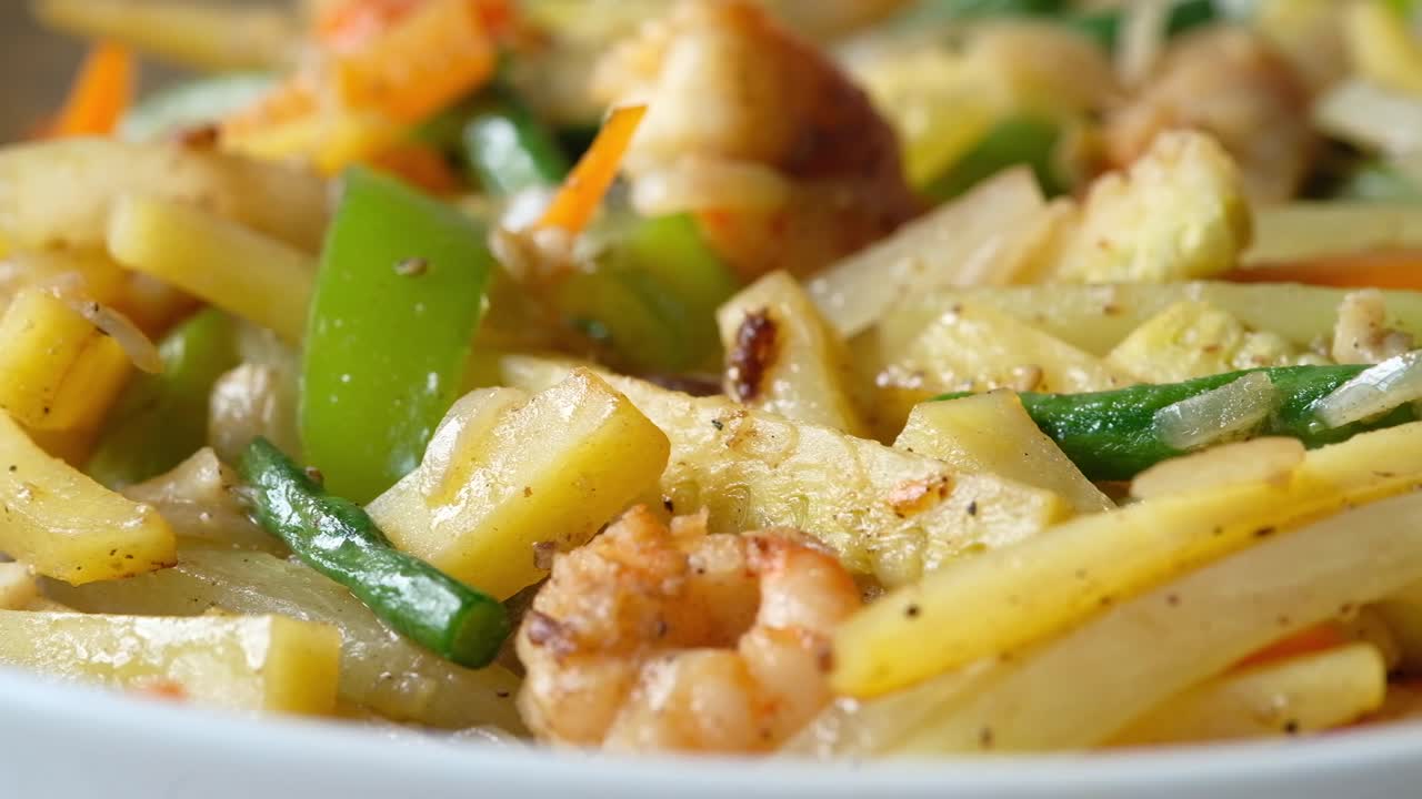 긴 채소와 새우