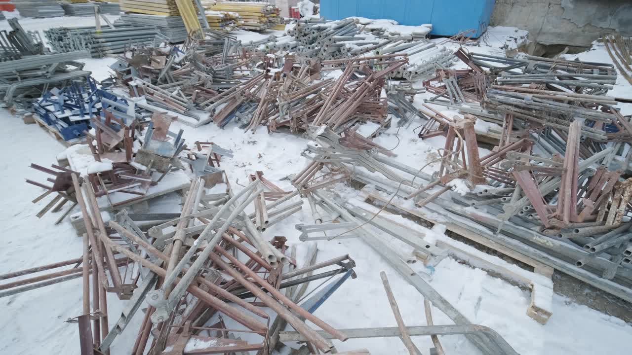 slab formwork: slab formwork을 위한 금속 파이프.