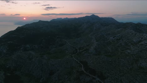 Luftaufnahme-Von-Biokovo-Mit-Dramatischer-Aussicht-Während-Des-Sonnenuntergangs-In-Kroatien