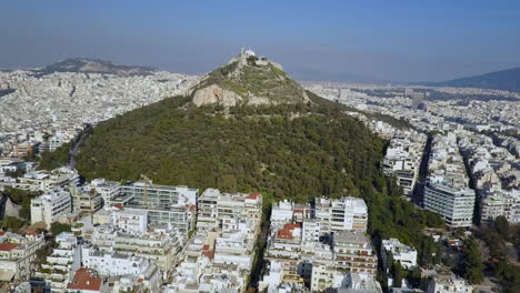 antena soleada en órbita amplia del monte lycabettus atenas grecia, 4k