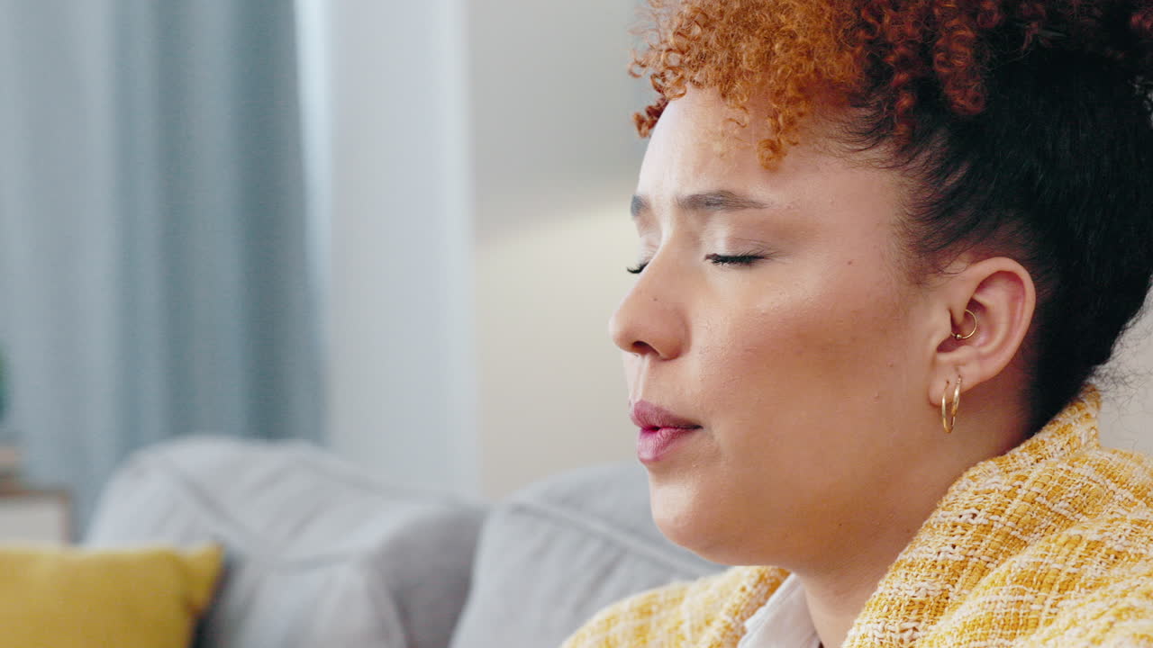 asma, bomba y mujer enferma respiran para la salud