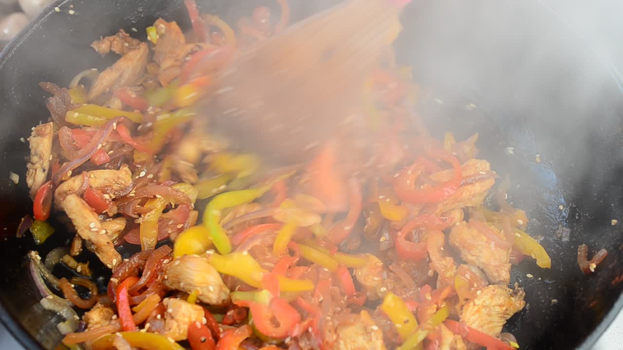 Chicken on Thai. We prepare in a cast iron frying pan