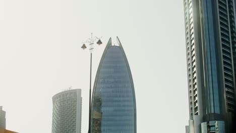 rascacielos modernos en un paisaje urbano