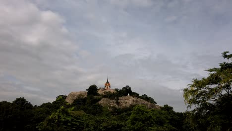 Wat-Phra-Phutthachai-Ist-Ein-Touristenziel-Für-Ausländer-Und-Thailändische-Staatsangehörige,-Die-Nach-Segnungen-Suchen