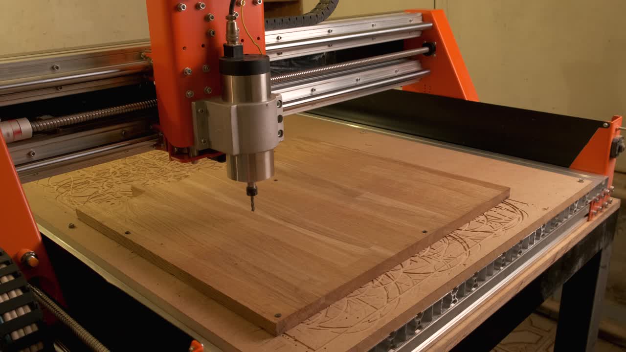 The wooden cnc machine moves to the starting position and start working