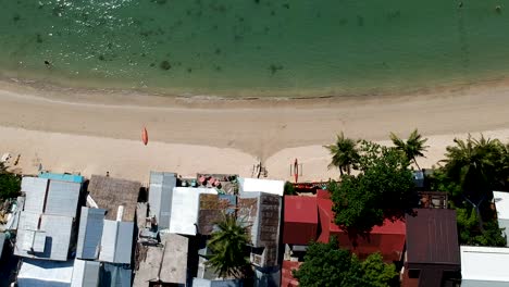 Toma-Aérea-De-Arriba-Hacia-Abajo-De-La-Costa-En-La-Ciudad-De-El-Nido,-Palawan,-Filipinas