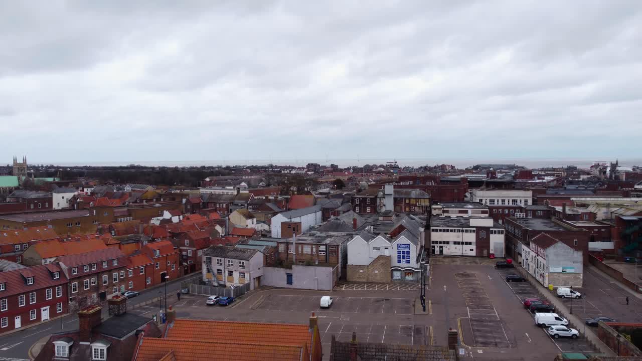 toma aérea de drones en aumento de la ciudad de great yarmouth