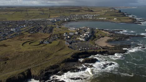 portballintrae en el condado de antrim, irlanda del norte
