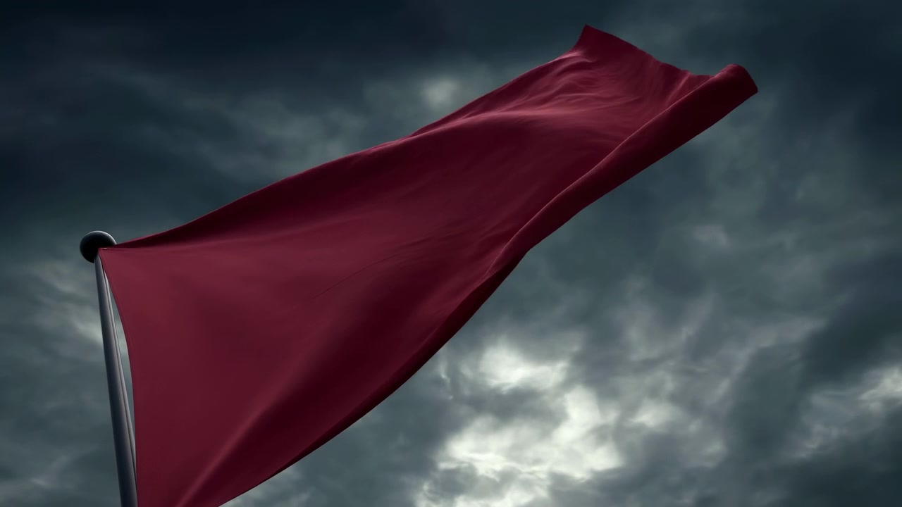 El centro de la secuencia muestra una audaz bandera roja ondeando en un mástil de metal bajo nubes dramáticas y tormentosas.