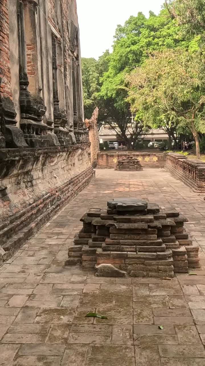 un paseo por el sereno y histórico recinto del templo