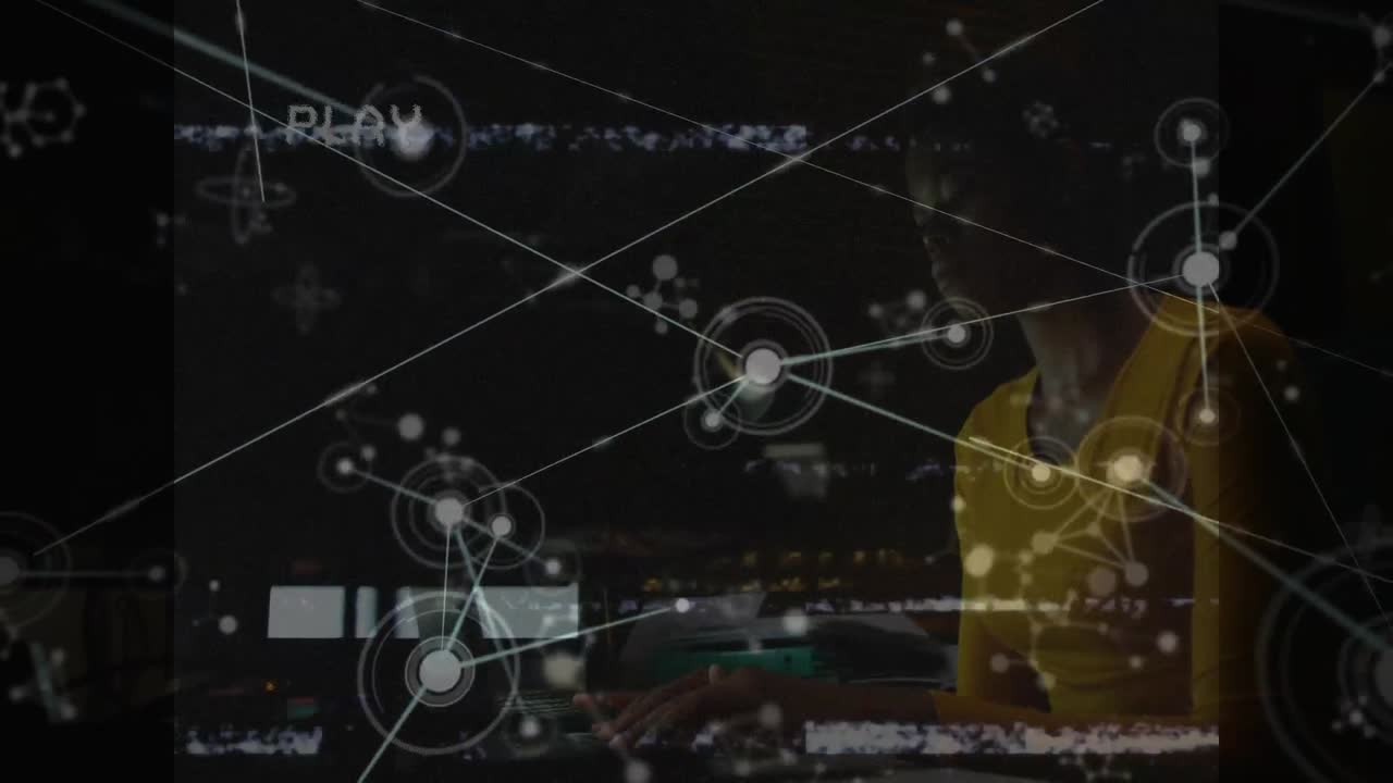 사무실에 있는 이중 인종 사업가에 대한 연결망과 결함이 있는 화면의 애니메이션