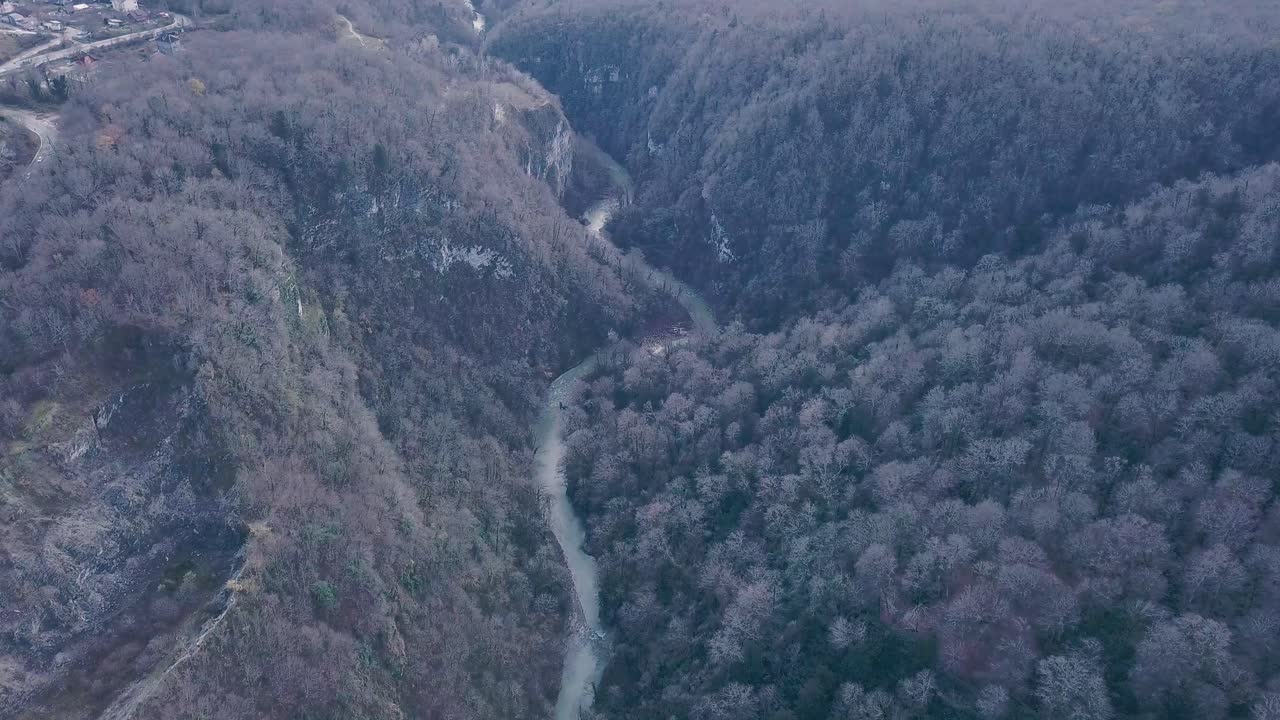협곡 과 강 을 공중 에서 볼 수 있다