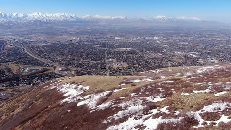 hermosa vista aérea de la ciudad de draper utah desde las montañas
