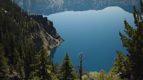 Trees-and-cliffs-leading-down-to-a-lake