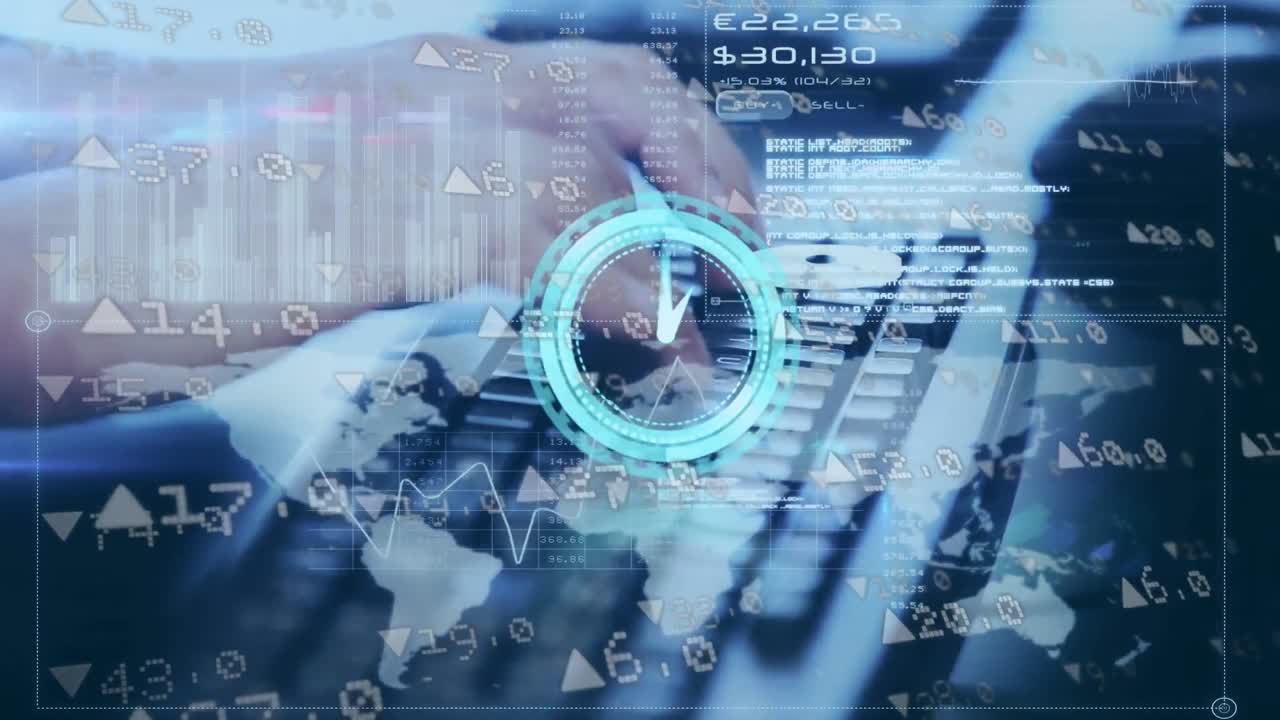 animación del procesamiento de datos sobre una mujer de negocios caucásica usando computadora