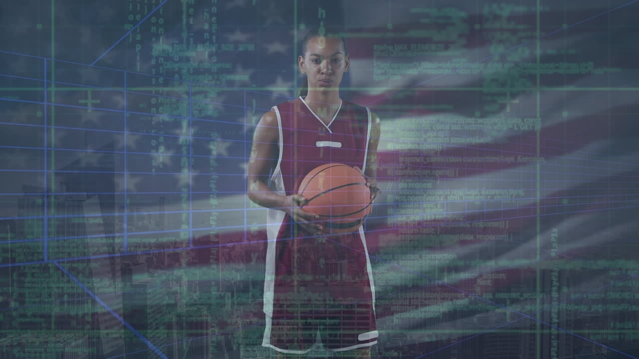 animación de código de programación y datos digitales, jugador biracial con baloncesto y bandera estadounidense