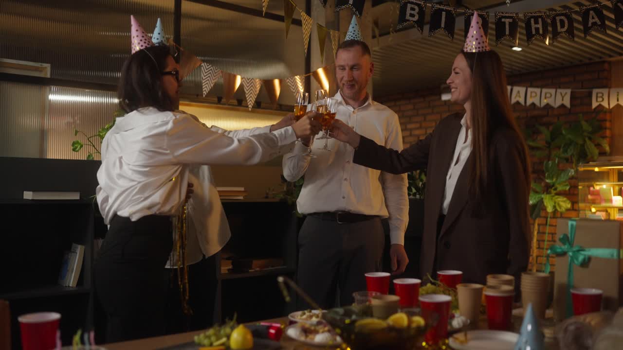 celebración de cumpleaños de la oficina